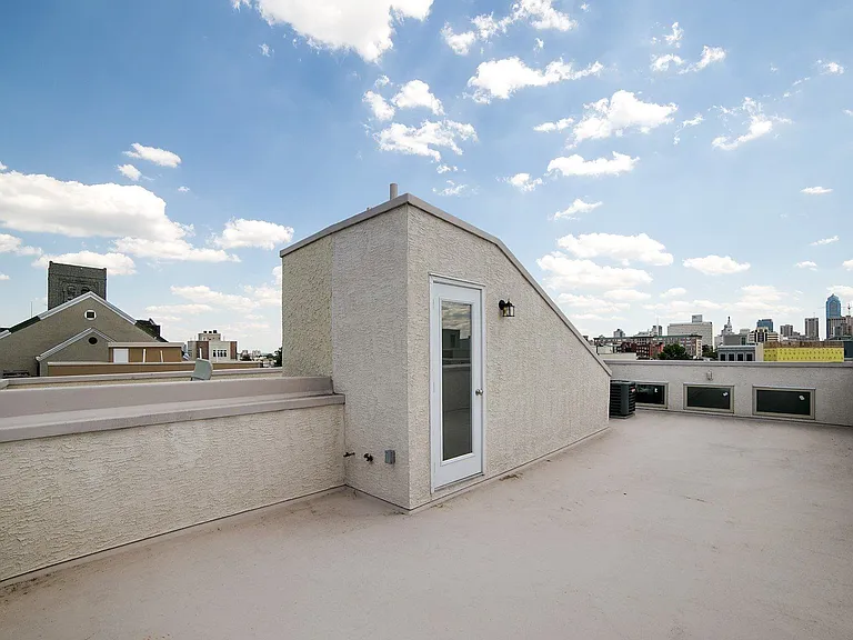 1614 Ogden St — Photo 1