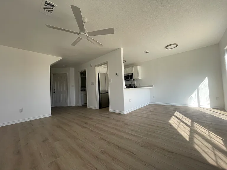 503 Gateway Pkwy #5 — Photo 7