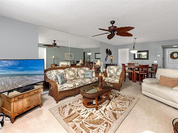 3rd image of 19029 Us Highway 19 N APT 7-25