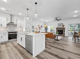 426 Cherry Ave, Iowacity, IA 52240