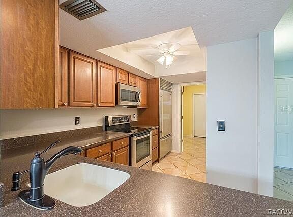 2nd image of 810 E Gilchrist Ct APT 4B