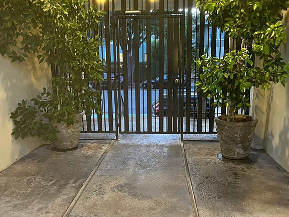 2nd image of 1724 Montana Ave #5A