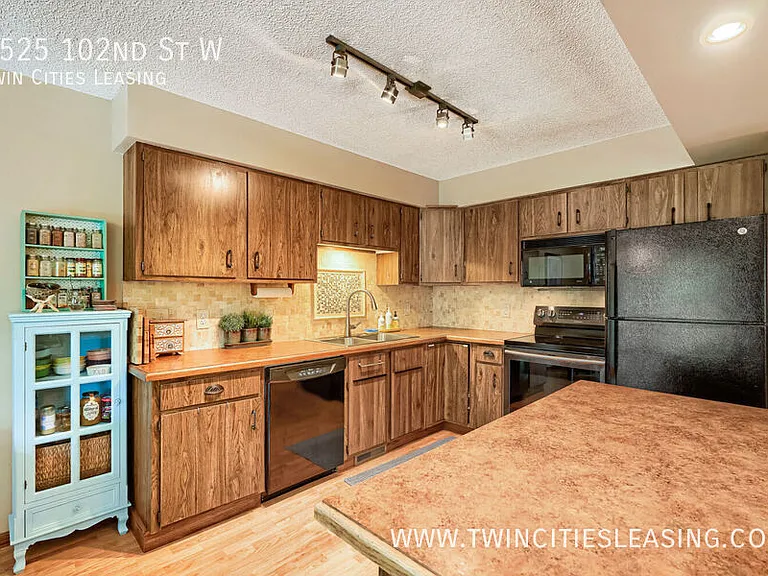 7525 W 102nd St — Photo 7