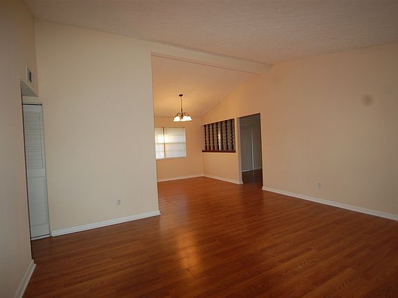 2nd image of 732 Carolyn St