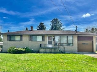 921 Kennedy Dr W, Windsor, ON N9G 1T2