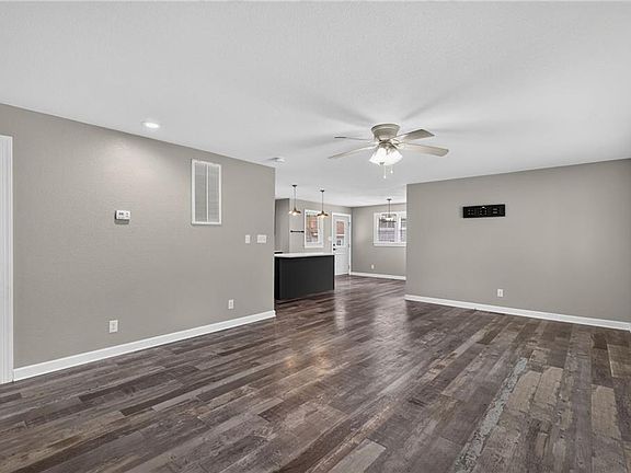4th image of 821A N Liberty Spring Rd