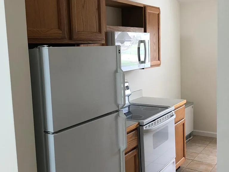 110 W Hill Rd #C — Photo 6