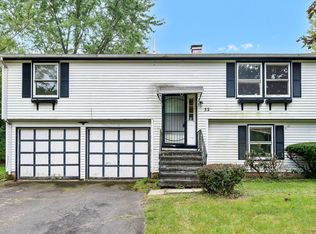 32 Farmstead Cir, Bloomfield, CT 06002