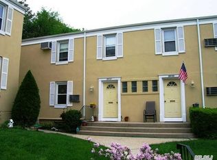 25127 71st Rd, Bellerose, NY 11426