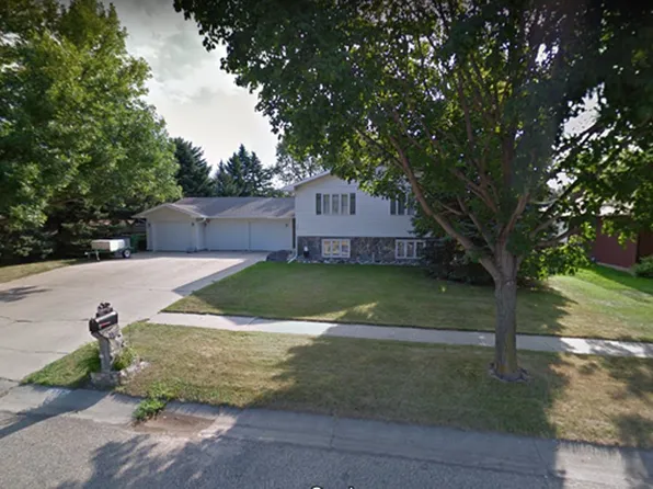 1617 Mockingbird Ln, Brookings, SD 57006