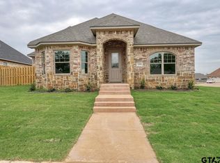 1496 Schroeder Cir, Lindale, TX 75771