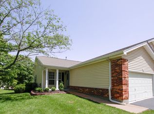 812 Woodside Trails Dr, Ballwin, MO 63021