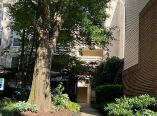 240 S Reynolds St APT 102, Alexandria, VA 22304