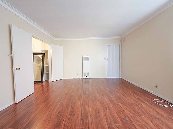 3rd image of 827-831 S Oxford Ave #9