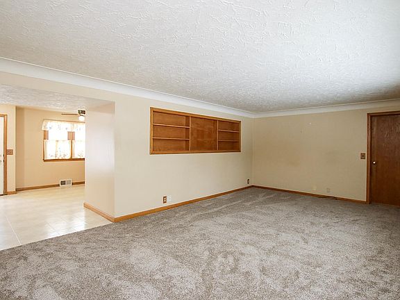 3rd image of 620 4th Ave SW