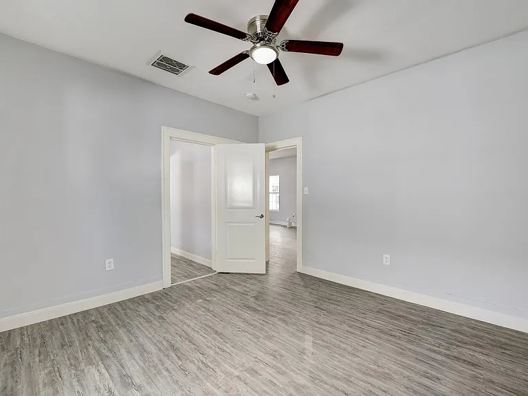 4224 Marina St — Photo 9