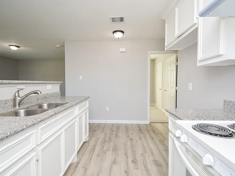 7611 Dyer St — Photo 14