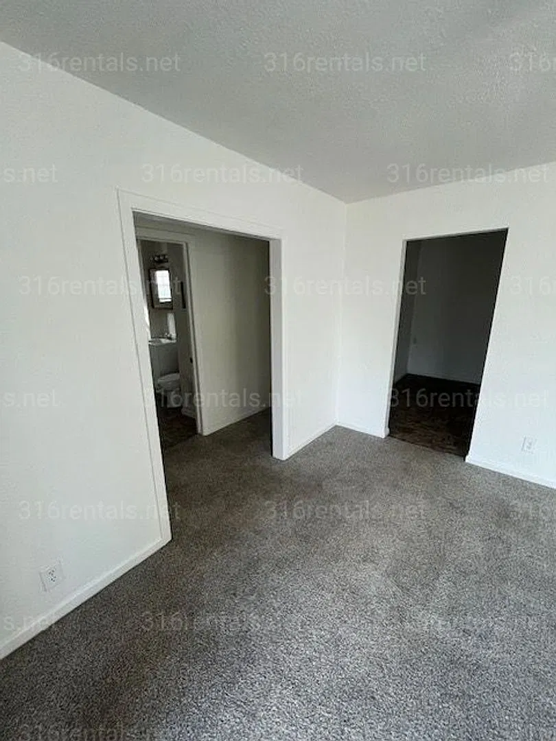 $1100 - 3 Bed 2 Bath - Single Family Home *Coming Soon* — Photo 3