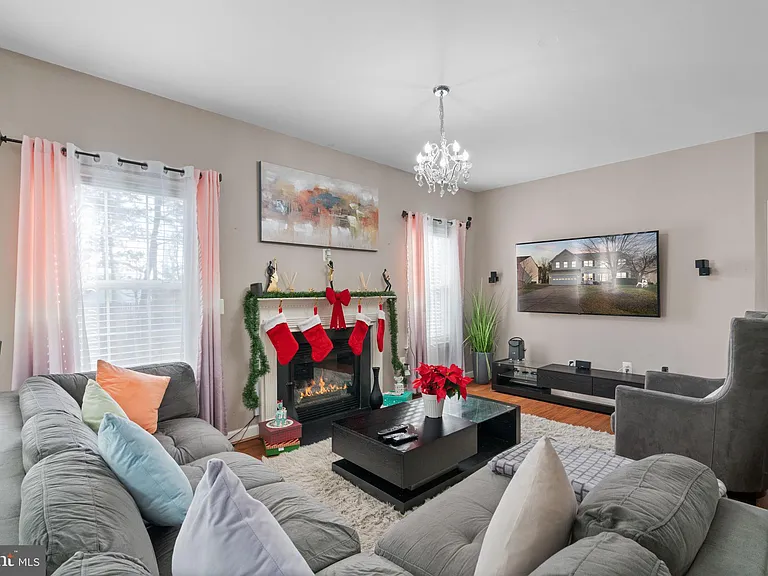 523 Windermere Dr — Photo 15