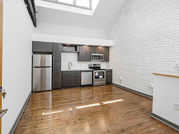 3rd image of 1809 E Franklin St #6210