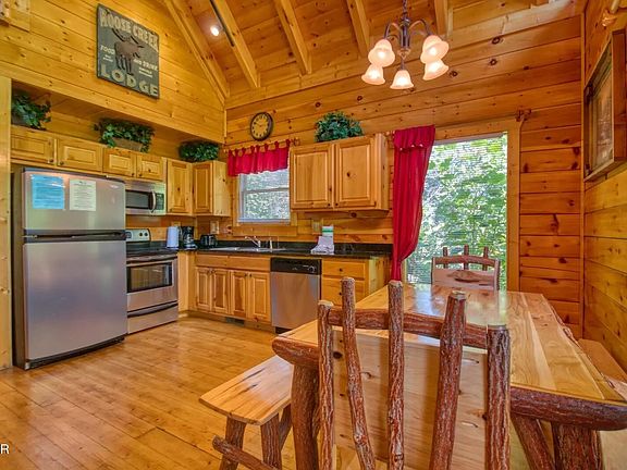 3rd image of 1724 Azalea Cir