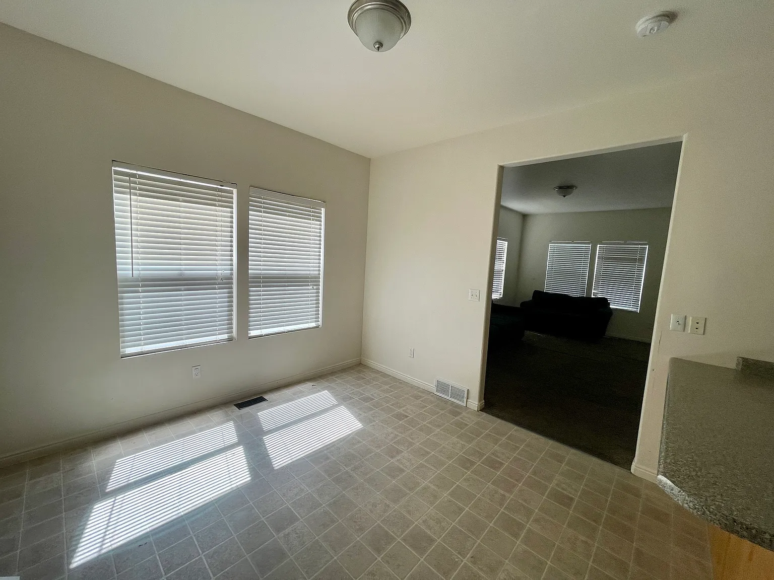 4 bed, 2.5 bath, 1886 sqft, $2,500 — Photo 3