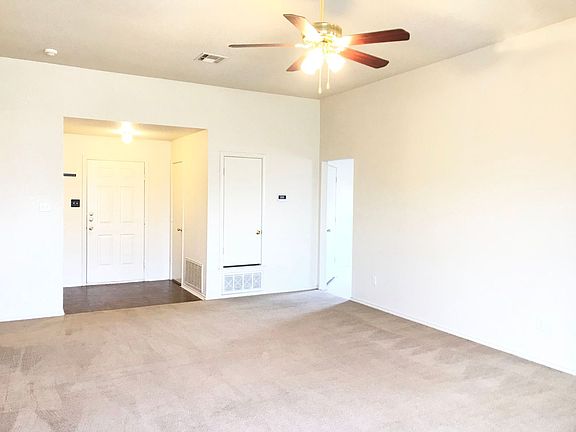 4th image of 3401 Driftwood Dr