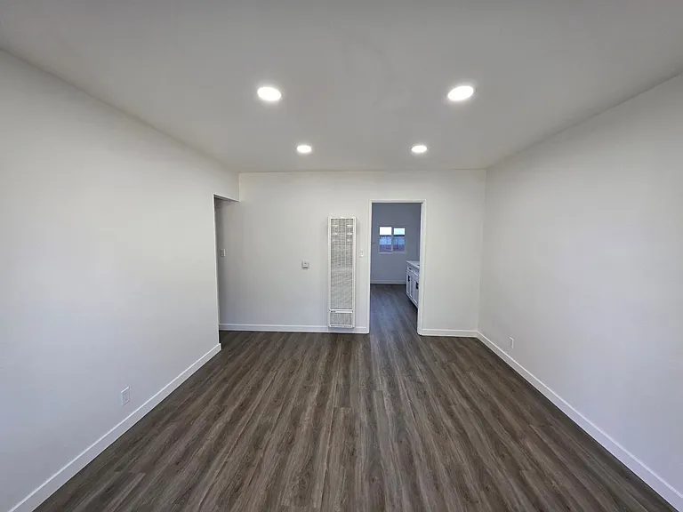 605 N Sabina St — Photo 2