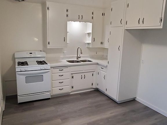 2nd image of 25432 Van Leuven St