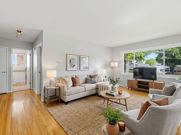 3rd image of 579 Dawes Ave