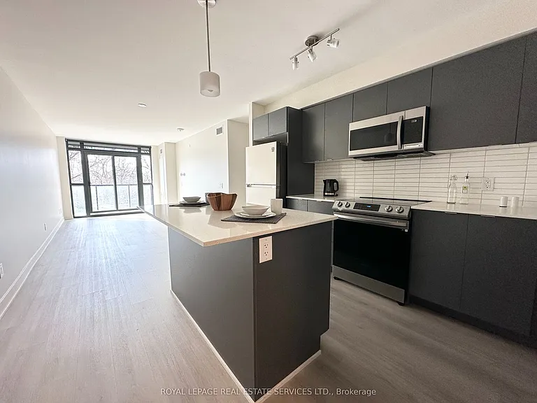 3385 Dundas St W #323 — Photo 3