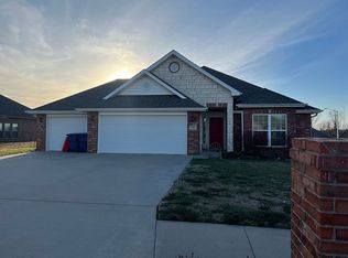 1502 Angie Faye Dr, Webb City, MO 64870