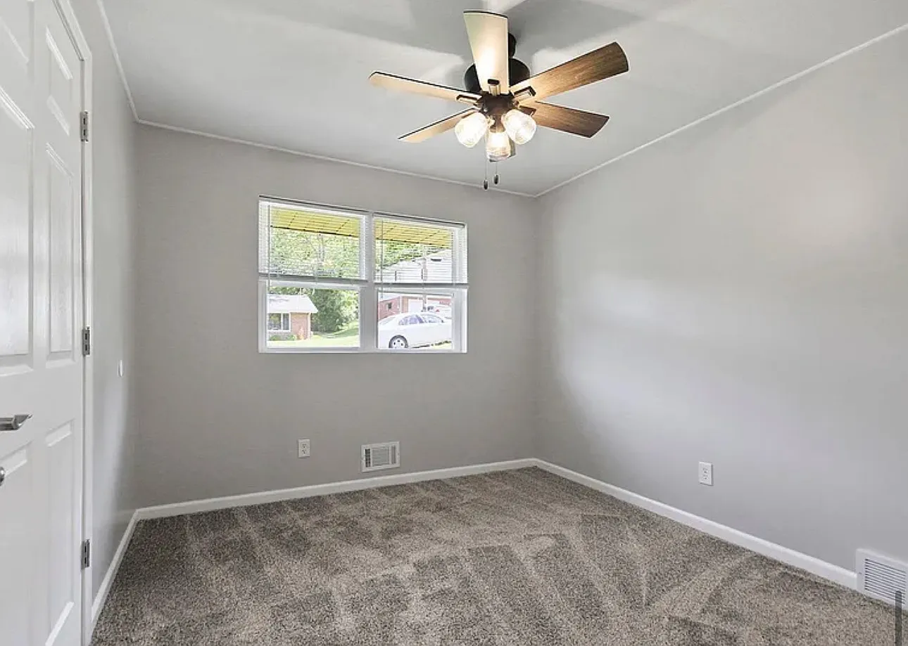 1906 Swifts Hwy — Photo 2