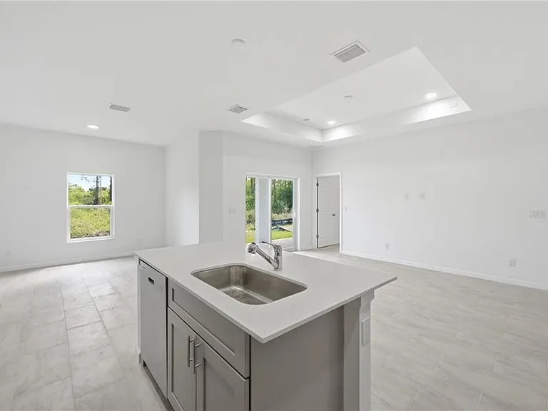 1018 Kent St E — Photo 6