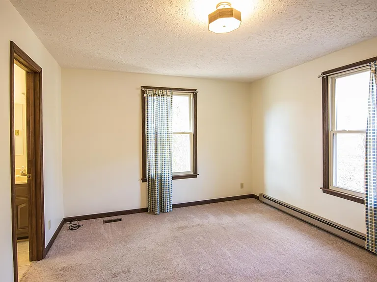1499 Fairview Blvd — Photo 6