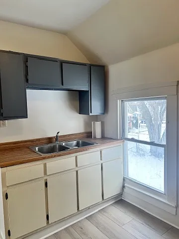 4004 Denison Ave — Photo 6