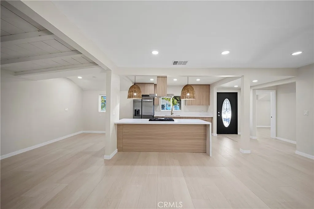 3 bed, 1290 sqft, $3,800 — Photo 4