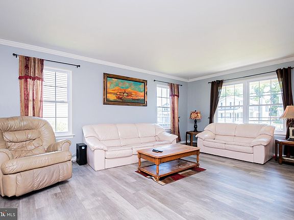 3rd image of 525 Stafford Ave