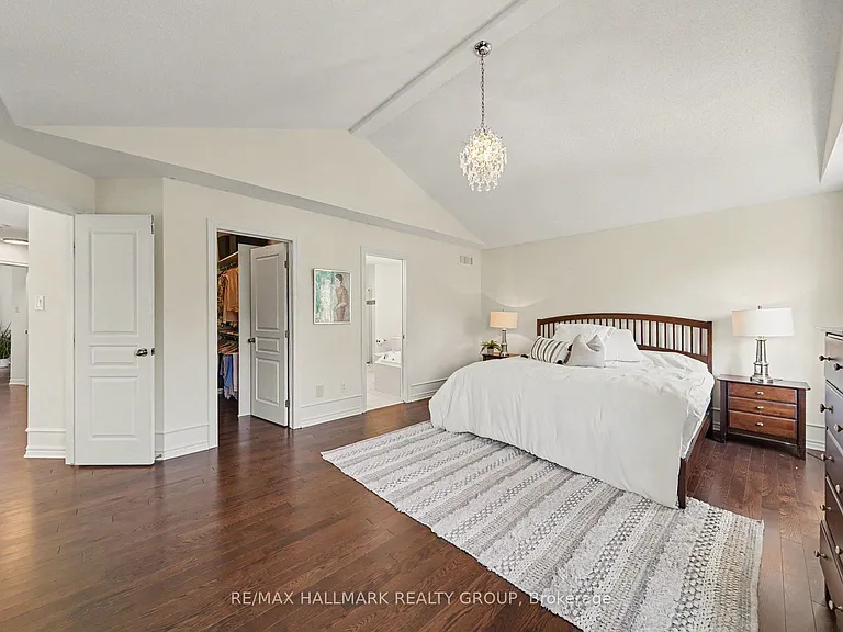 938 Wildcarrot Cres — Photo 24