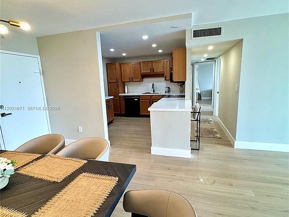 5th image of 2851 NE 183rd St APT 1607E