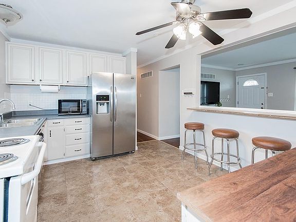 3rd image of 543 Haventree Dr