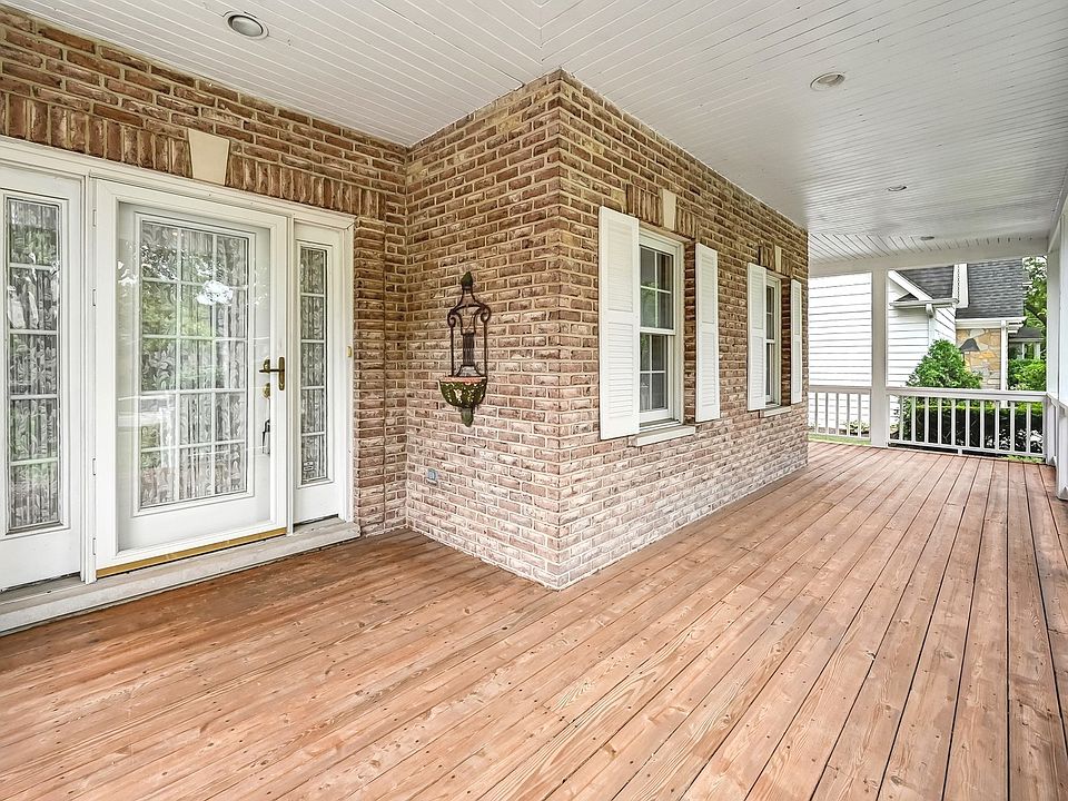 2nd image of 1119 S Spring Ave