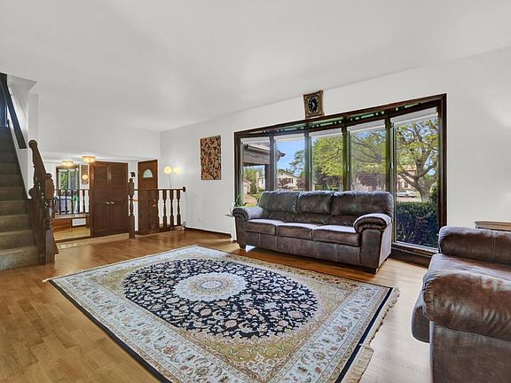 5th image of 411 Arlington Ave