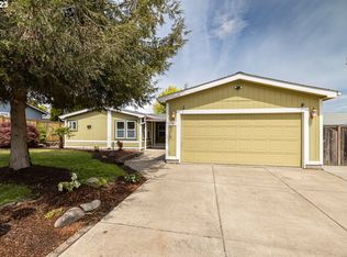 1747 NW Poppy Hills Dr, McMinnville, OR 97128