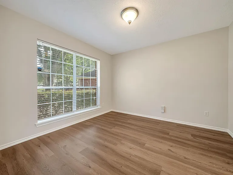 15311 Bronze Leaf Ct — Photo 7