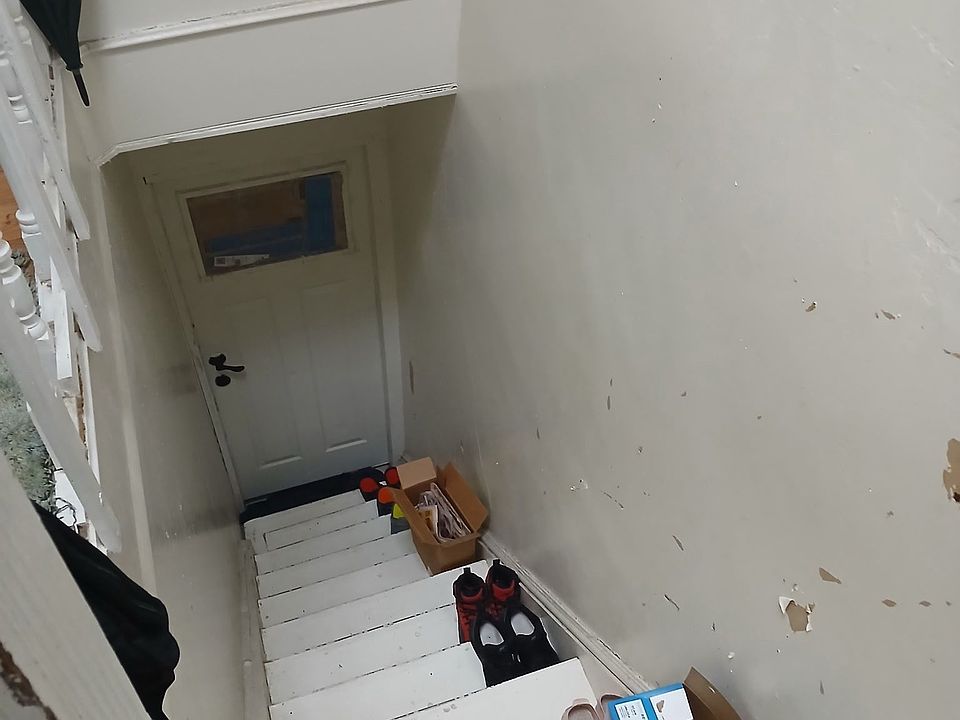 1st image of 404 Woodlawn Ave #2