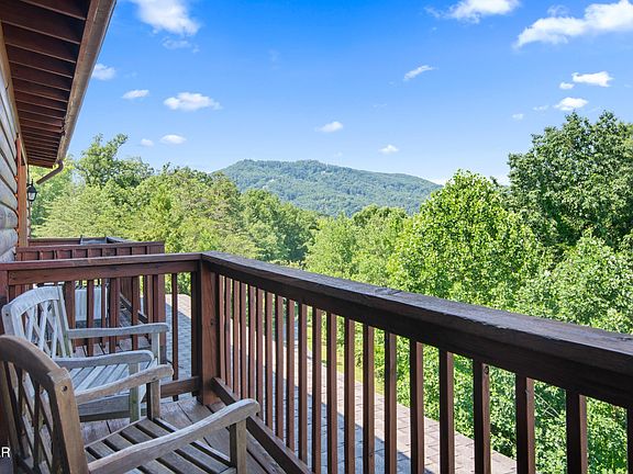 3rd image of 411 Big Bear Way