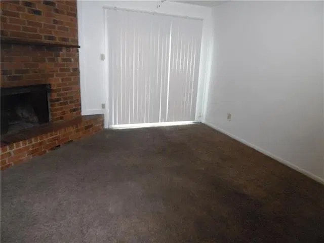 2 bed, 1.5 bath, 950 sqft, $1,075 — Photo 2