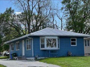 1319 5th Ave NW, Waverly, IA 50677