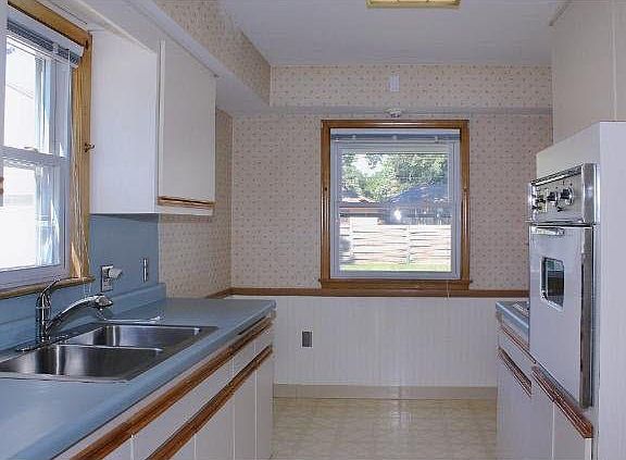 5th image of 7414 Chicago Avenue